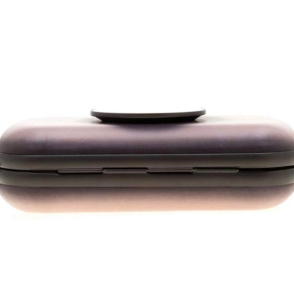 PreLoved Bottega Veneta Black/Light Beige Leather Sphere Palazzo Knot Clutch. - Picture 7 of 7